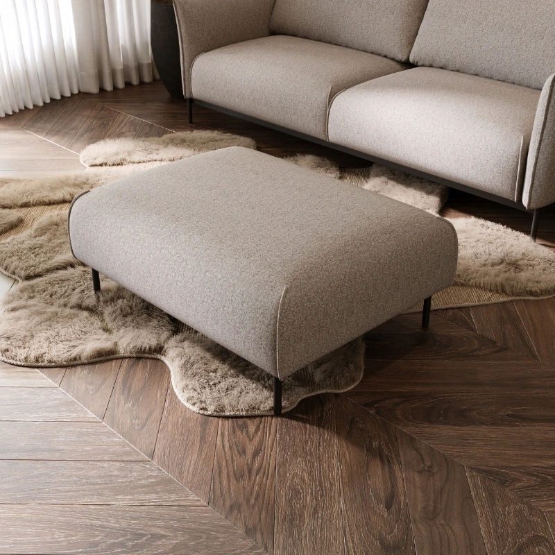 Elegancka Pufa Bueno na metalowym stelażu Elegancka Pufa Bueno na metalowym stelażu